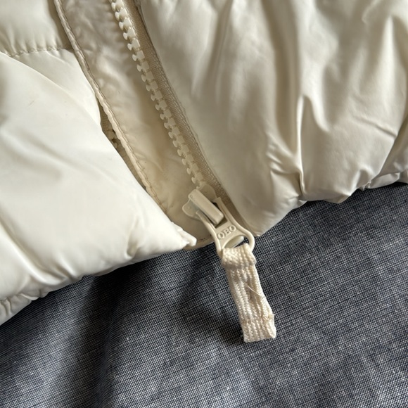 Old Navy Puffer Vest (girls size M/8) - Picture 5 of 6